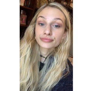 Meet your Posher, Alexis